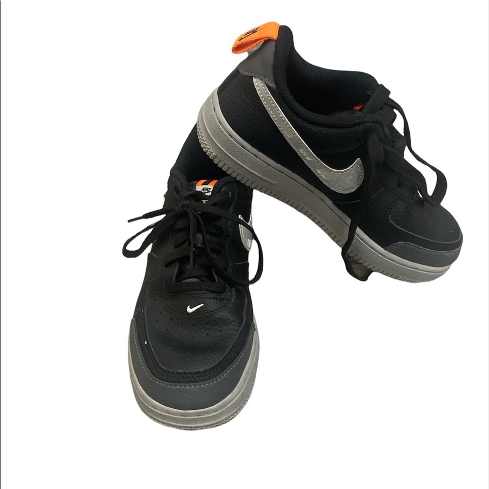 Nike low under construction shoes